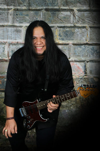 Coco. Cantante, guitarrista y compositor de Rockpango